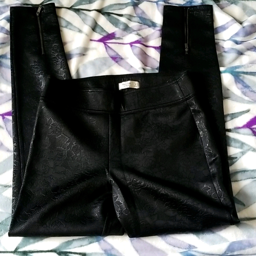 NWOT Abercrombie & Fitch Leggings